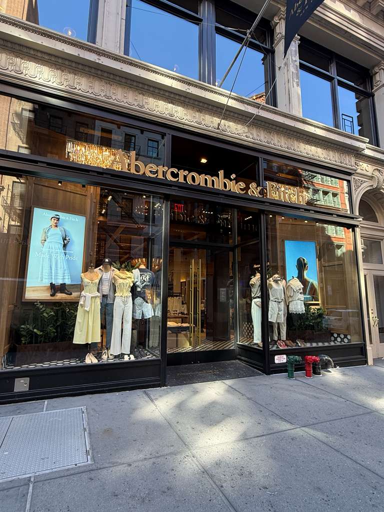 Abercrombie & Fitch storefront