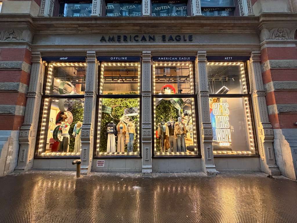 American Eagle storefront